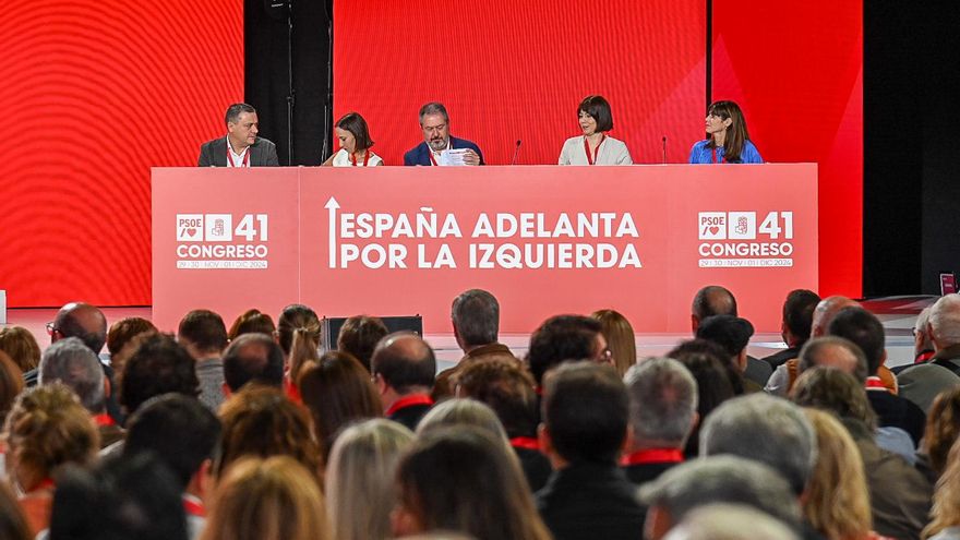 Ferraz arropa al PSOE altoaragonés en Sevilla mientras la dirección autonómica reclama "un Aragón con voz propia"