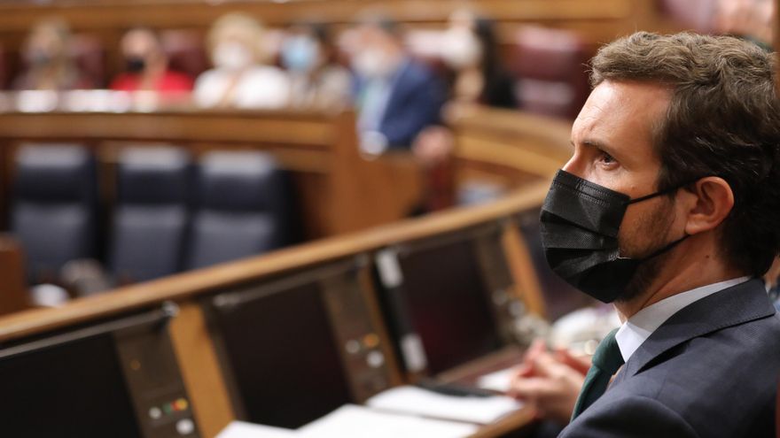 El presidente del PP, Pablo Casado, en su escaño del Congreso.