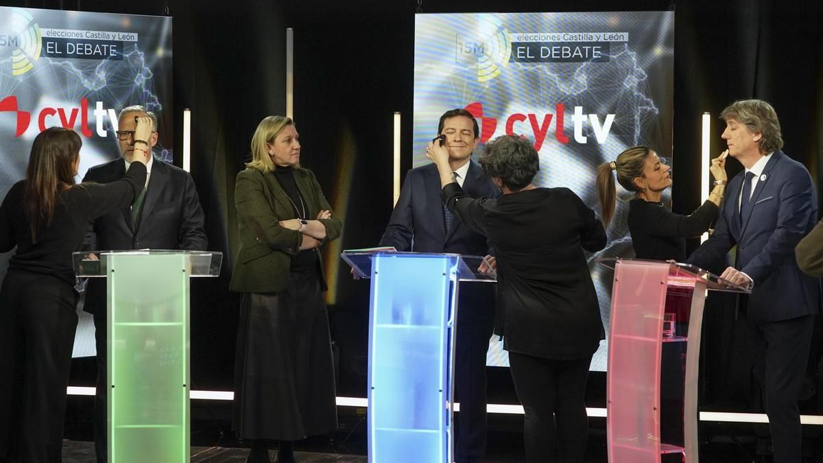 Políticos y jefes de prensa copan las propuestas de los grupos parlamentarios para fiscalizar la televisión que subvenciona Mañueco