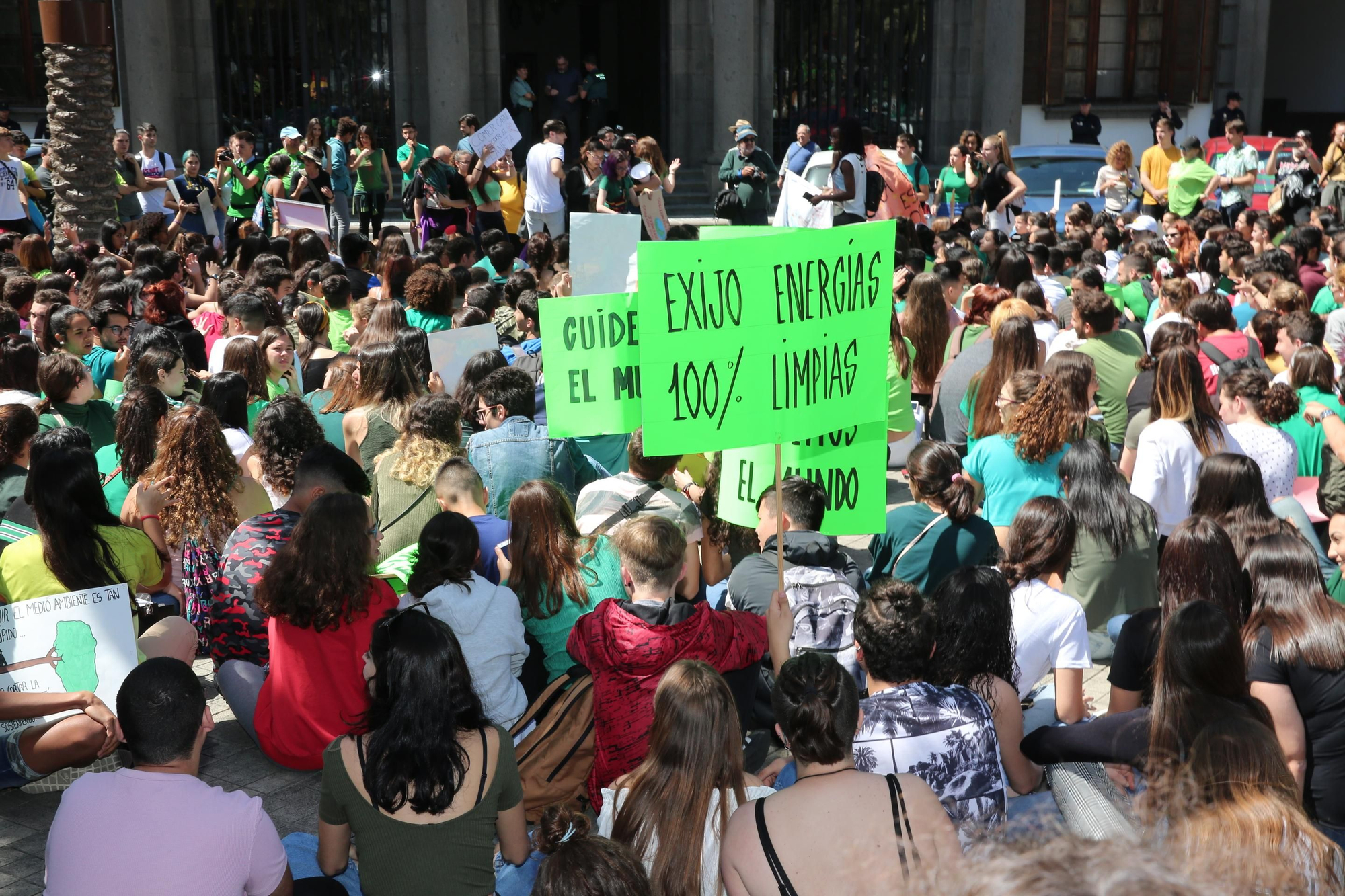 Manifestación en la plaza de La Feria.