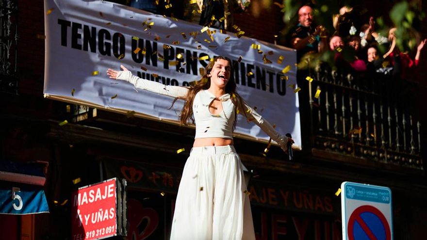 13 músicos, 24 coristas, 40 extras y 3 días de ensayo: así se hizo el videoclip de Amaia para cerrar el año de 'La Revuelta'