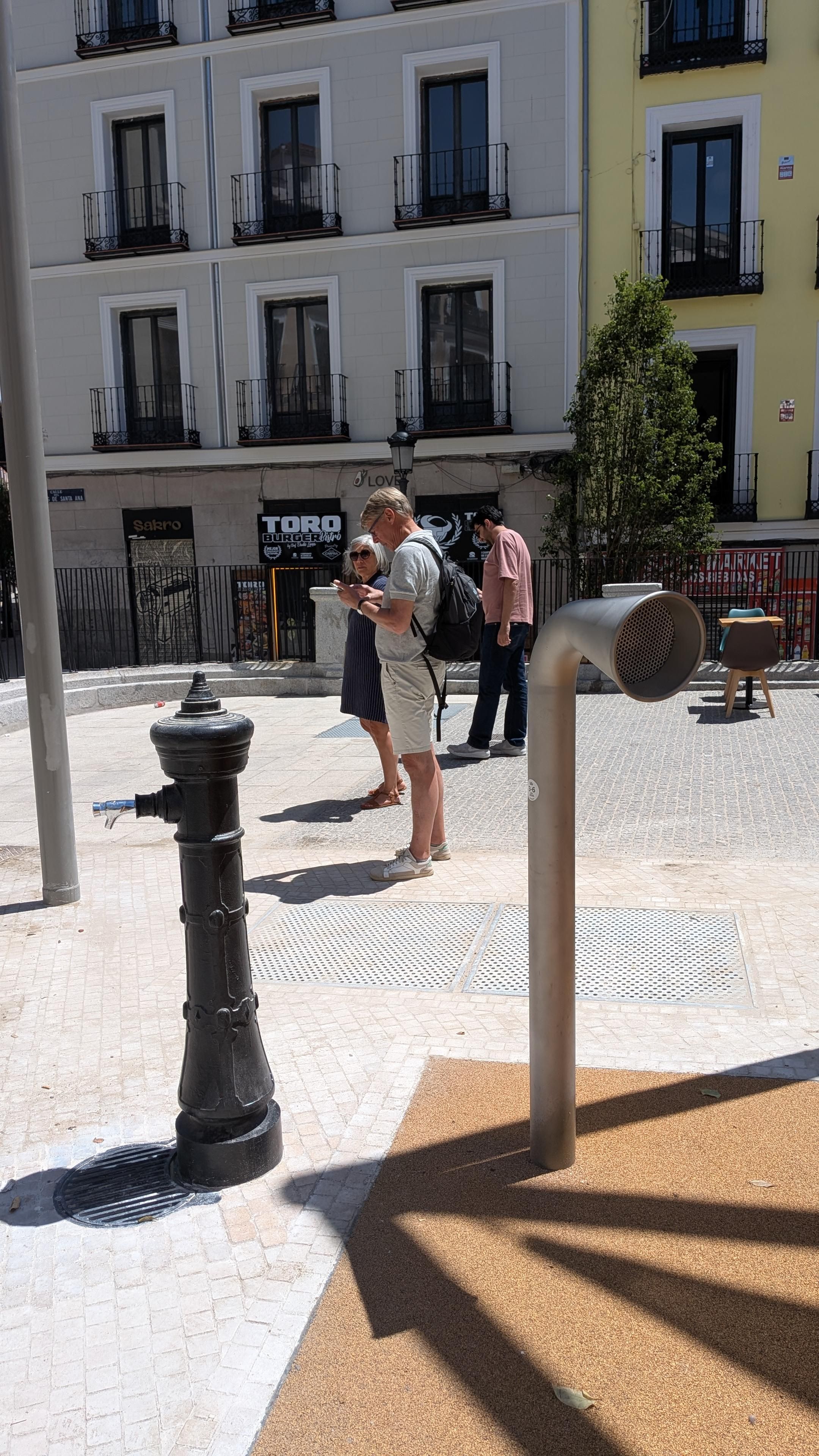 Fuente y tubo sonoro en el Rastrillo