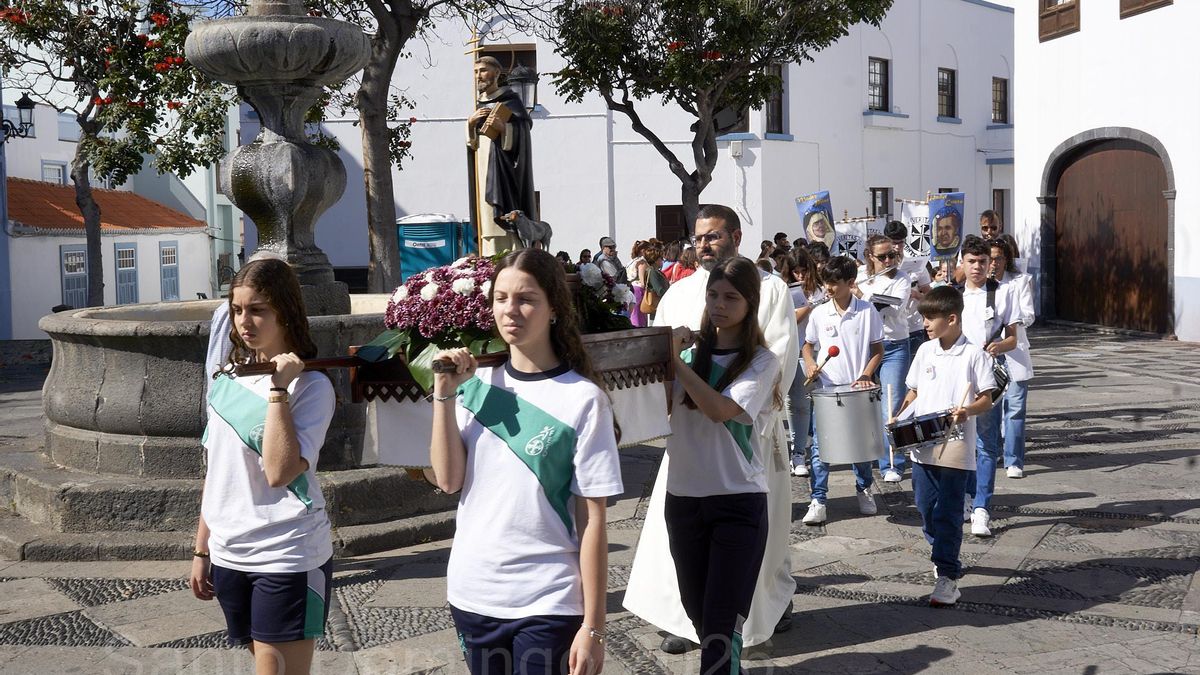 Las fiestas de La Palmita reúnen a generaciones de alumnos y familias en torno a la celebración de Santo Domingo de Guzmán
