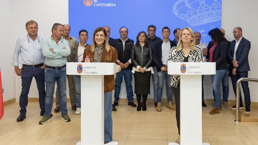 La presidenta, María José Sáenz de Buruaga, y la consejera María Jesús Susinos, en rueda de prensa con representantes de organizaciones, asociaciones y cooperativas agrarias de la región