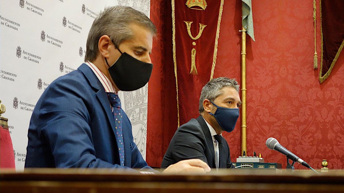 Los portavoces del equipo de gobierno de Granada César Díaz y Manuel Olivares, en imagen de archivo.