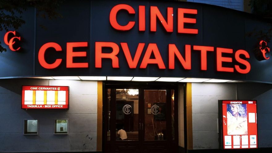 El cine Cervantes vuelve a la vida en Sevilla tras un cerrojazo de tres años