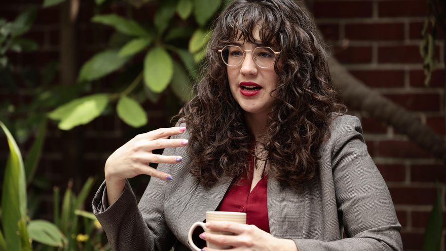 Andrea Chapela, escritora: "La idea de futuro está colapsada, hay que volver a imaginarla"