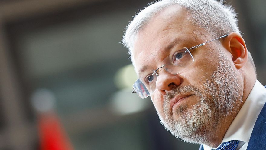 The Ukrainian government dismisses the Ministers of Justice and Energy due to a corruption scandal in the energy sector