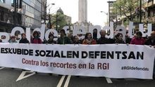 Manifestación en contra de los recortes en la RGI