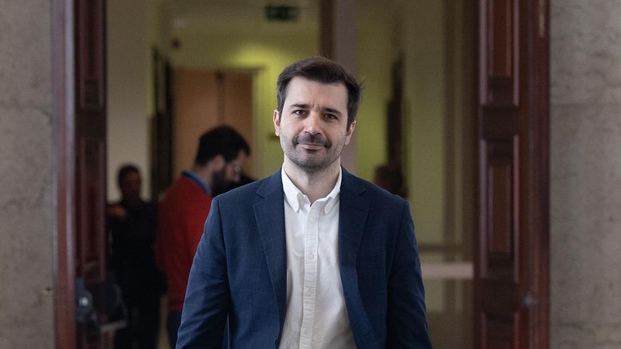 Archivo - El diputado y portavoz adjunto de Podemos, Javier Sánchez Serna, a su llegada a la Junta de Portavoces en el Congreso de los Diputados, a 11 de noviembre de 2025, en Madrid (España).