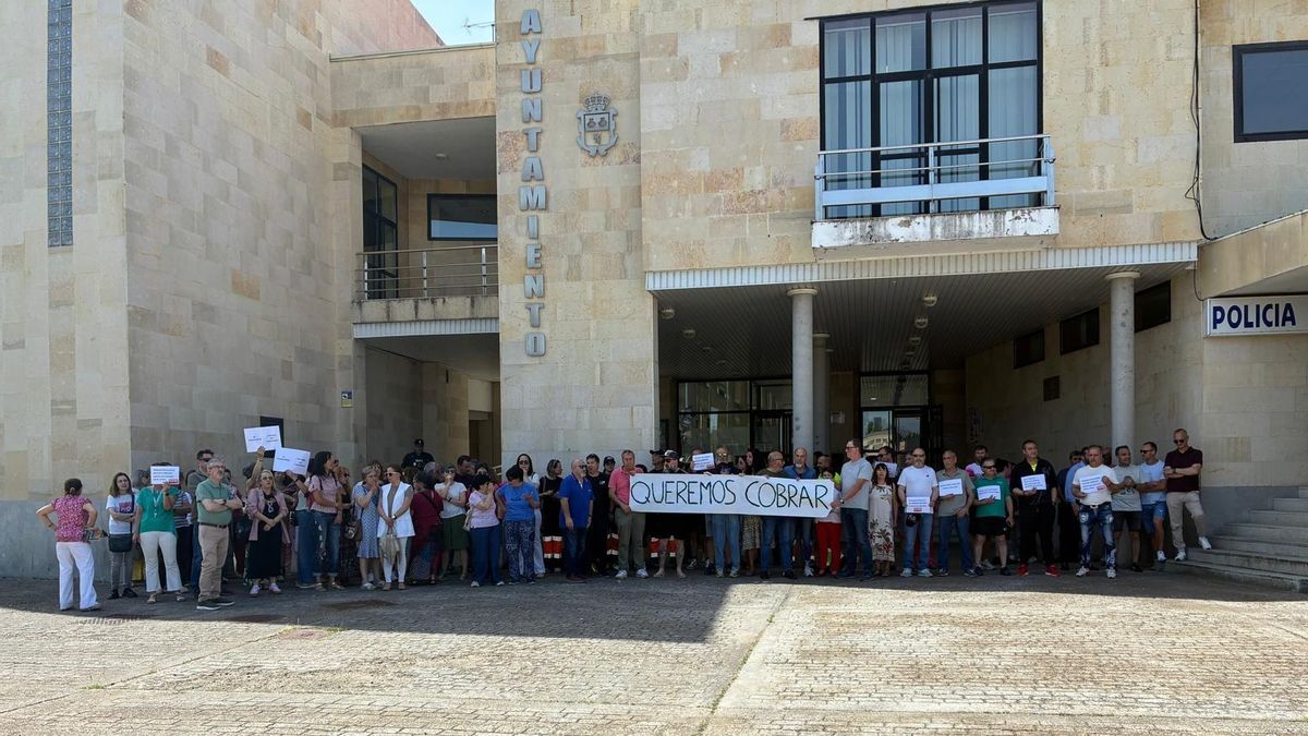 Los trabajadores de San Andrés protestan por la falta de pago de la última nómina y UPL echa la culpa a los altos funcionarios.