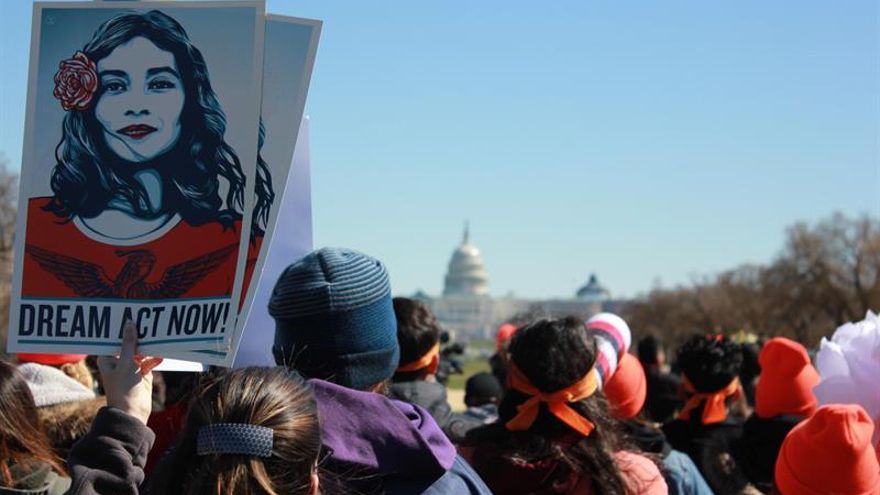 Trump está abierto a una solución temporal para los "soñadores" a cambio de fondos para el muro