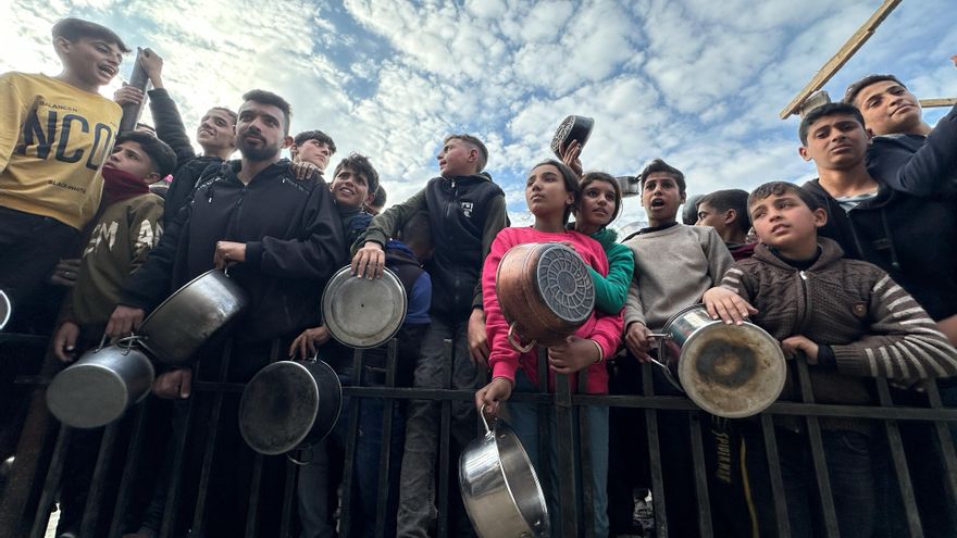 Mueren 10 palestinos cerca de un punto de distribución de alimento en el sur de Gaza