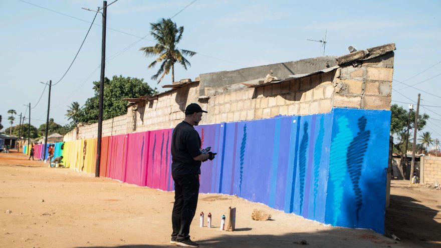 Suso33, el artista español que hace hablar a las paredes en Mozambique