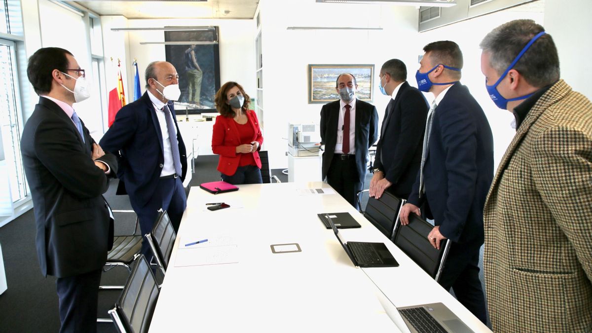 Marcano y Álvarez, con los directivos de SEG Automotive.