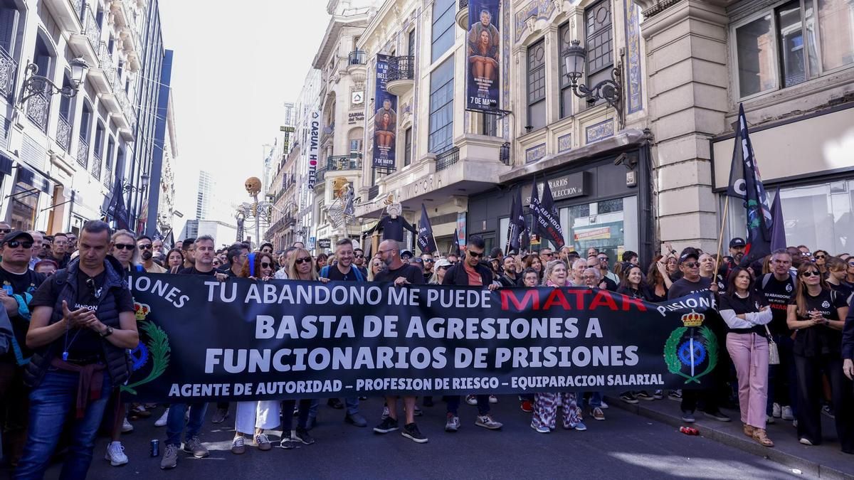 Entra en vigor la ley que reconoce a los funcionarios de prisiones como agentes de autoridad