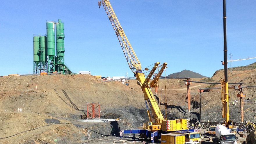 Andalucía afronta otro informe contrario a abrir la presa paralizada en Huelva si no rebaja el 70% el vertido ácido del río Odiel