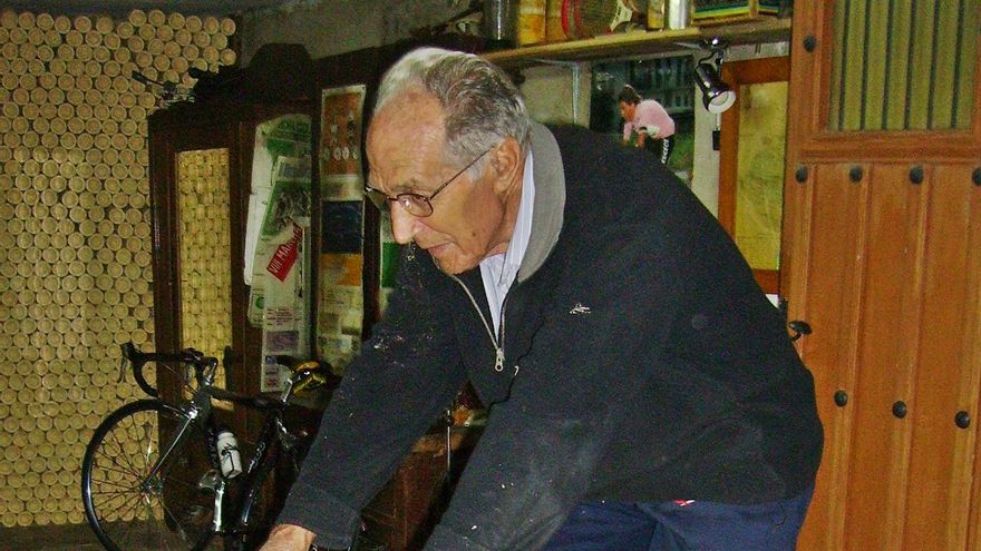 Pascual Nieto, el arte de vivir y de seguir dando pedales con 90 años