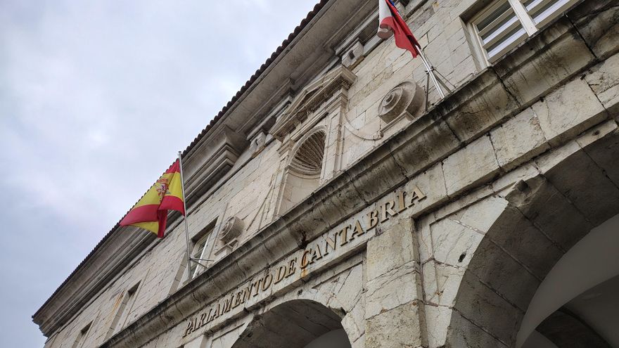 Fachada del Parlamento de Cantabria