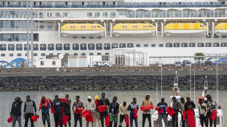 Rescatadas más de 400 personas en seis embarcaciones precarias en Canarias, entre ellas 11 menores de edad
