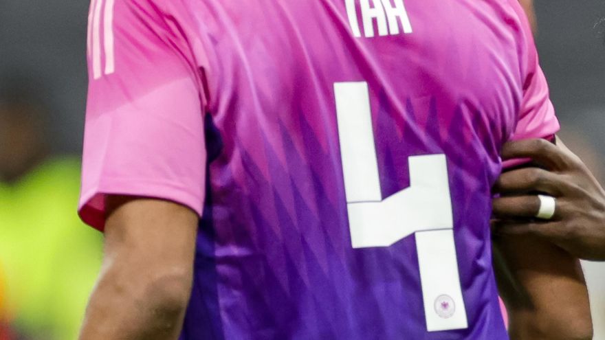 Adidas retira el dorsal 44 en las camisetas de la selección de Alemania por su parecido con el símbolo de las "SS" nazis