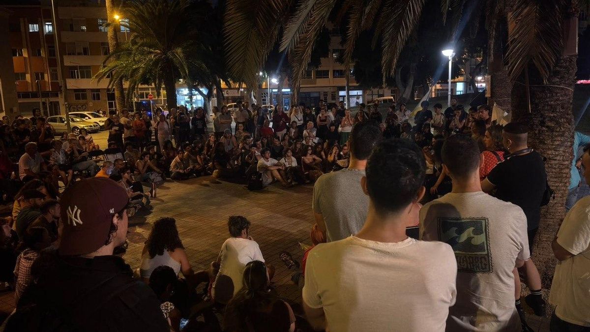 Asamblea abierta en la plaza de la Feria. Las Palmas de Gran Canaria.