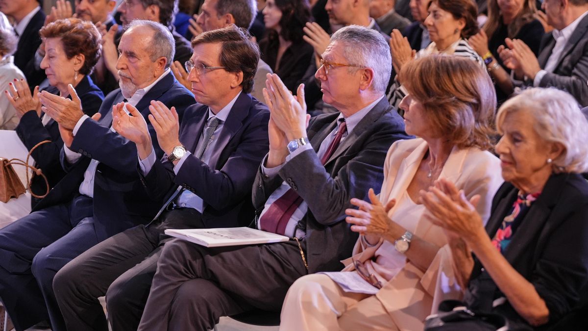 Barranco, Almeida, Gallardón, Botella y Carmena, durante el homenaje a Tierno Galván