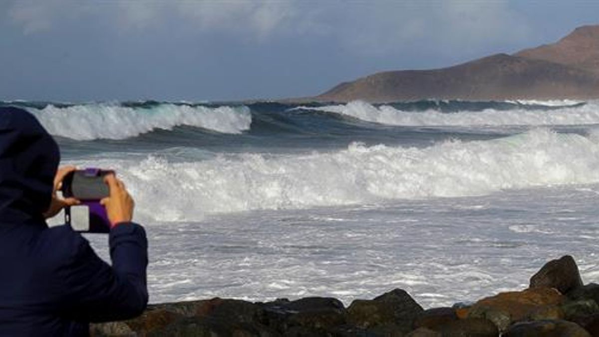 Fotogalería | Imágenes del impactante oleaje en Las Canteras
