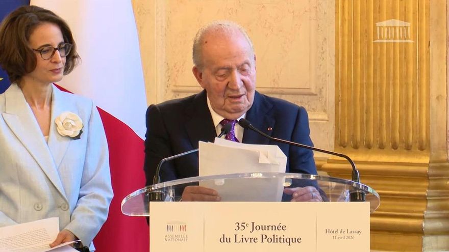 Juan Carlos I, tras recibir el premio de la Asamblea de Francia por su libro: "Soy consciente de que nadie es profeta en su tierra"