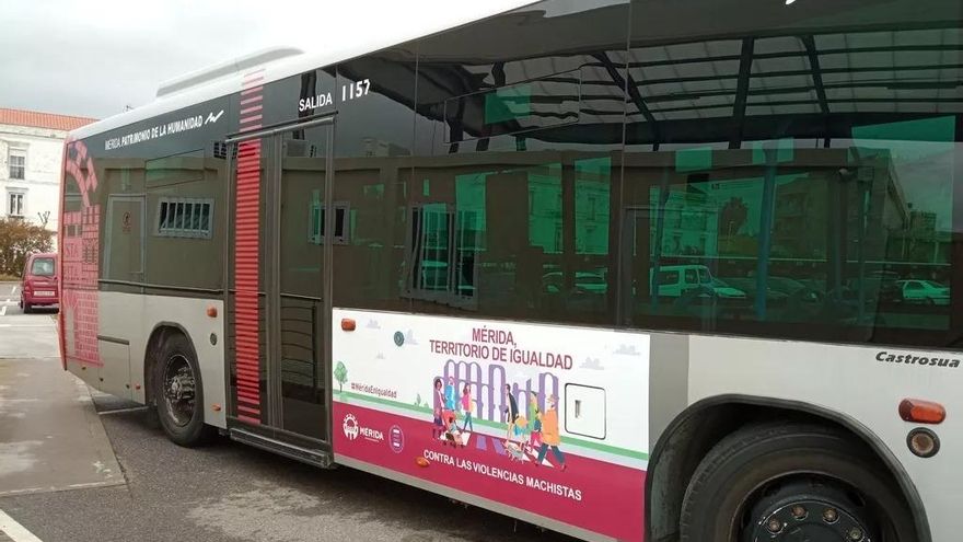 Cáceres se acogerá a la rebaja del bus urbano, Mérida hace cálculos y Badajoz lo rechaza