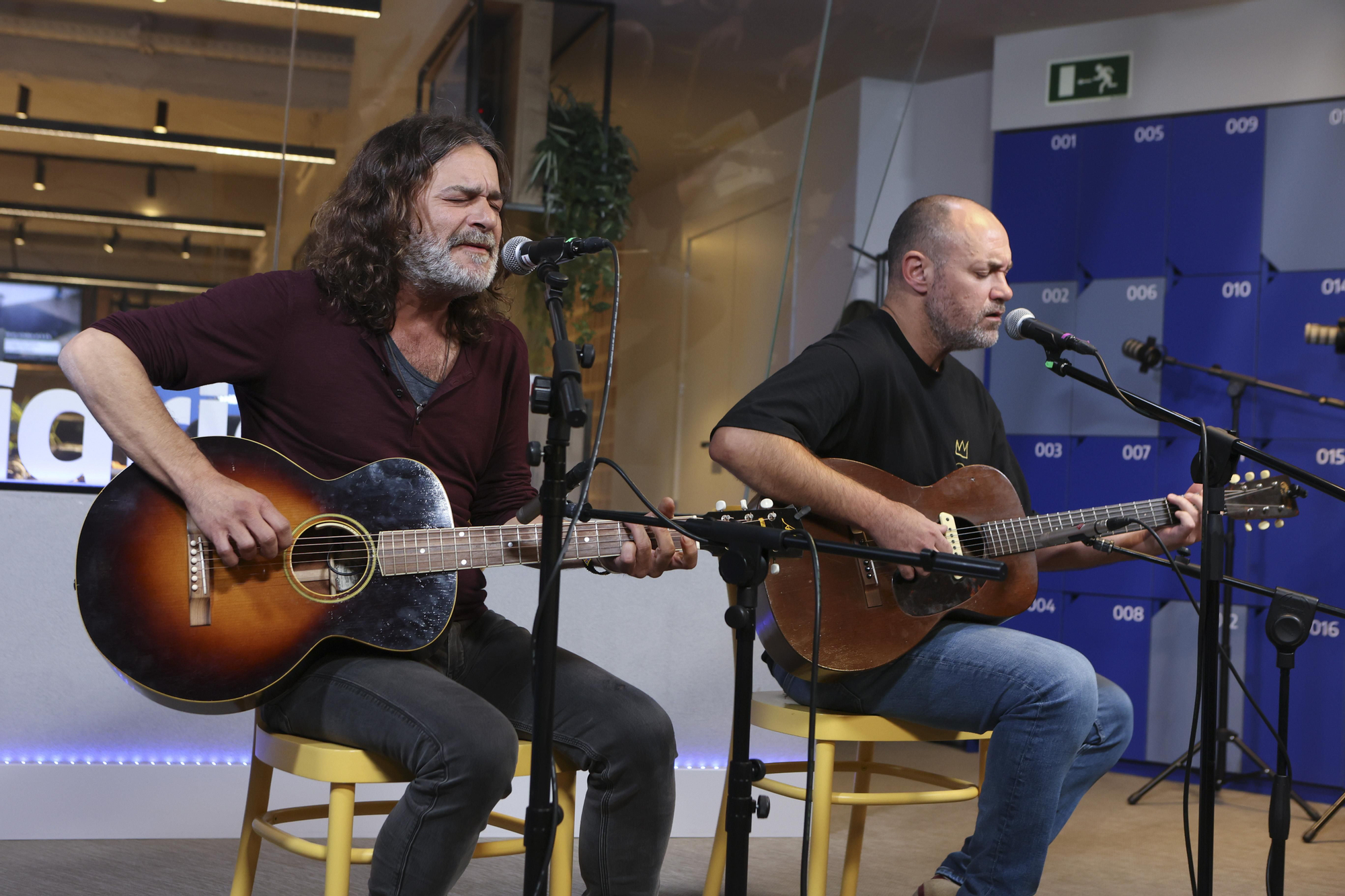 Quique González canta en acústico para los socios y socias de elDiario.es