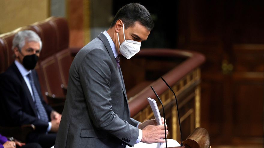 El presidente del Gobierno, Pedro Sánchez durante la sesión de este miércoles en el Congreso donde el gobierno defenderá el Plan de Recuperación, Transformación y Resiliencia de la economía para hacer frente a la crisis provocada por la pandemia de coronavirus y dispuesto a no prorrogar el estado de alarma más allá del 9 de mayo. EFE/Chema Moya