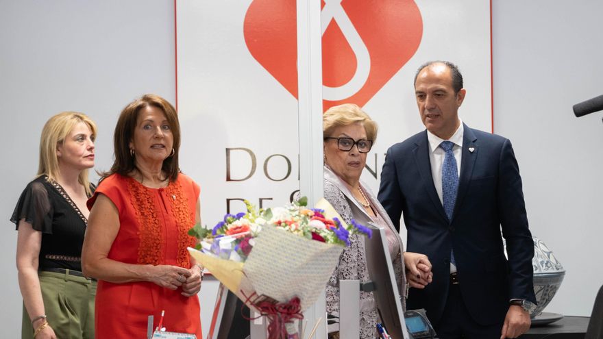 El Banco de Sangre de Aragón, dirigido por la ex número 2 del PP, adjudica un concurso a la firma donde trabaja su hija