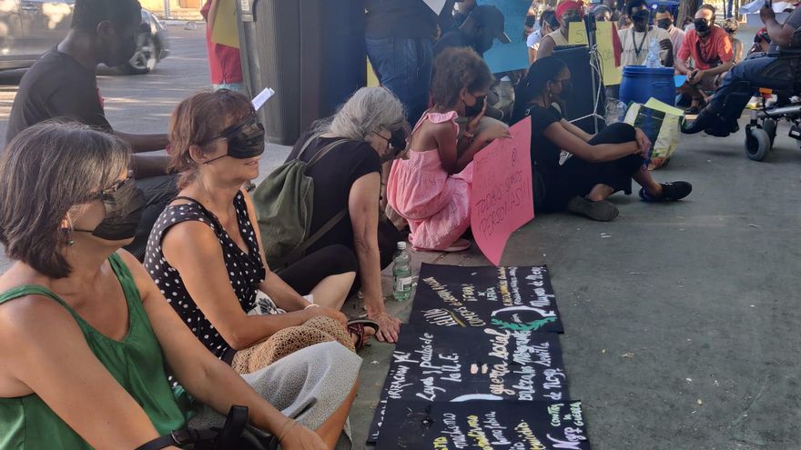 Minuto de silencio en señal de protesta contra las autoridades españolas y marroquíes