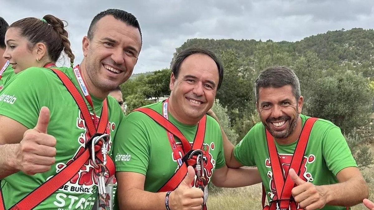 Vicente Mompó, Juanfran Pérez Llorca y Carlos Mazón, antes de participar en la tomatina de Buñol.