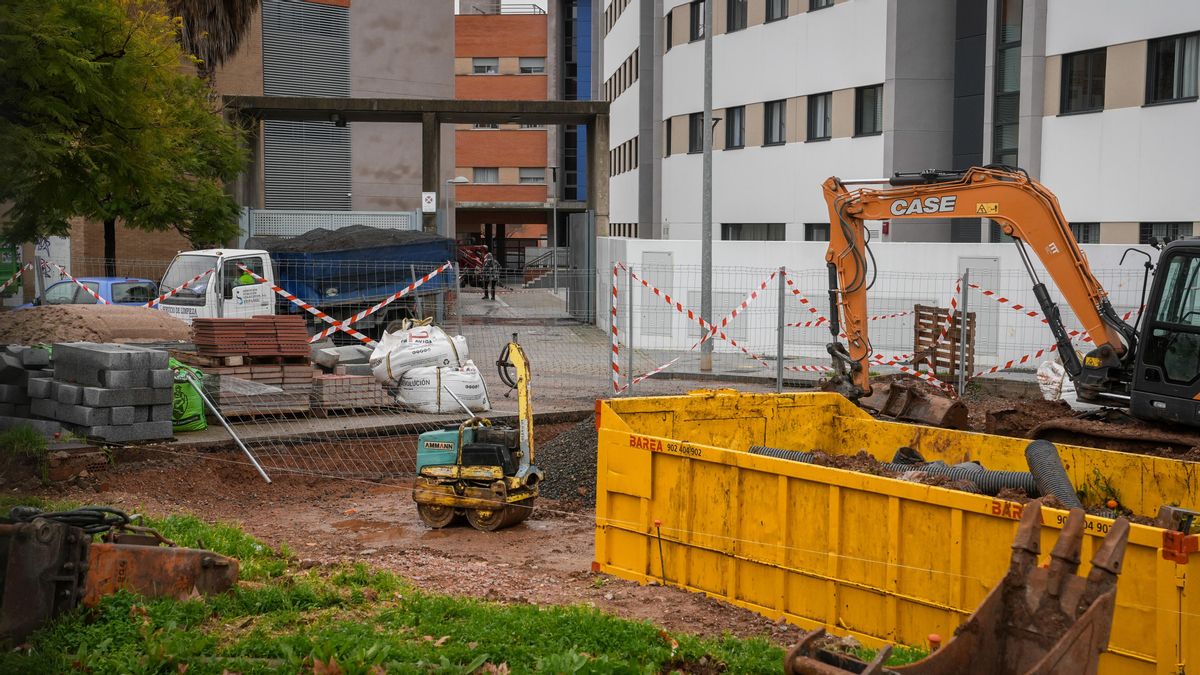 Trabajos en la calle Poeta Juan Jiménez Macías "Mondeño"