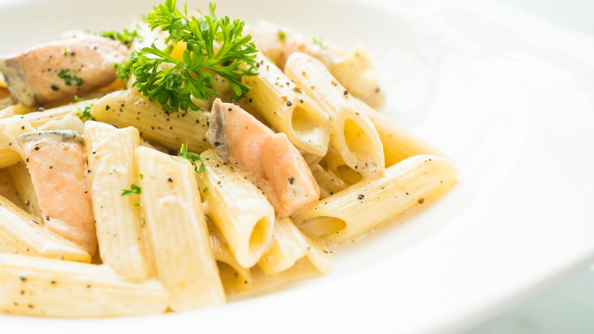 Pasta Alfredo con salmón