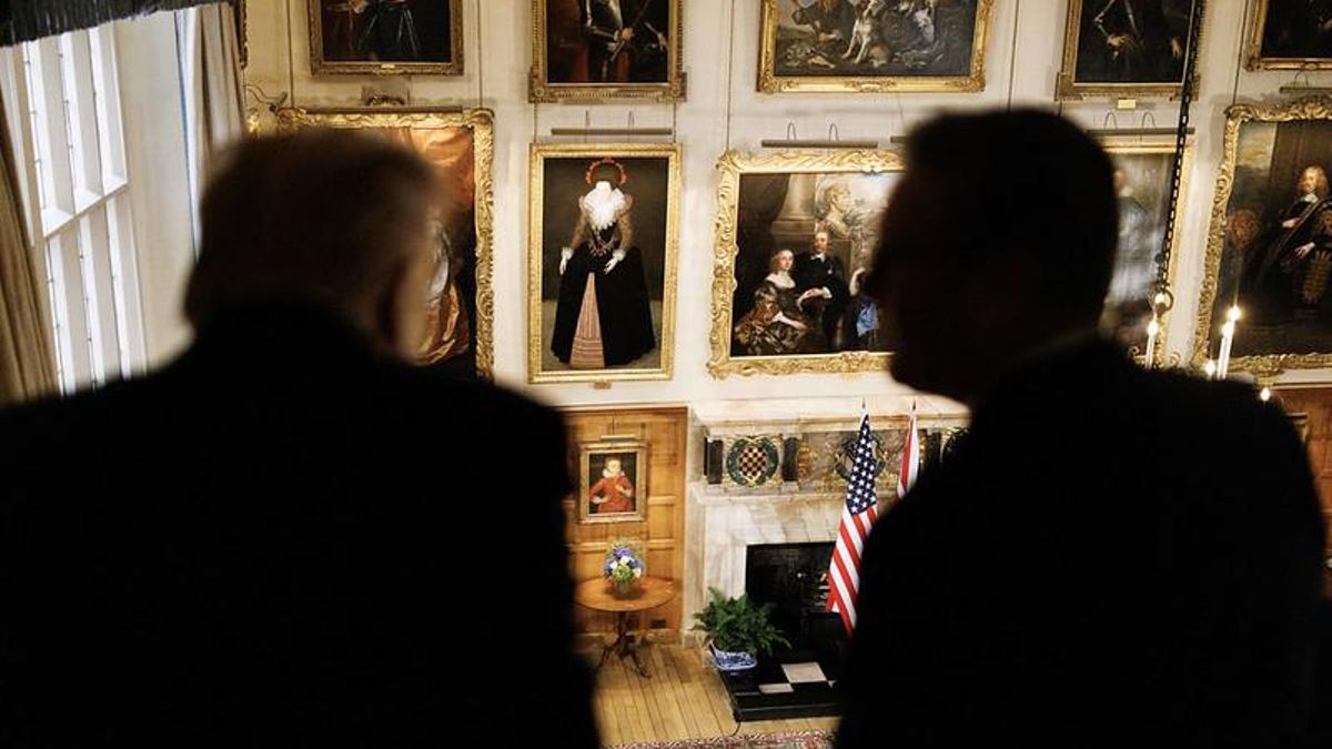 El presidente de Estados Unidos, Donald Trump, y el primer ministro británico, Keir Starmer, en la mansión de Chequers este jueves.