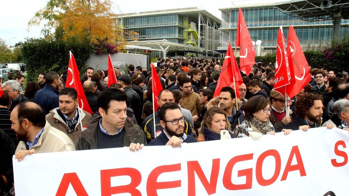 Alrededor de 300 empleados de Abengoa rechazan los ERE en una concentración en Palmas Altas, según sindicatos