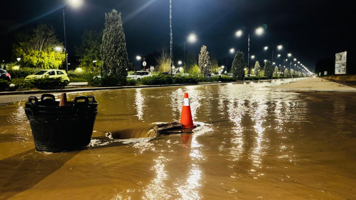 Se inunda la carretera de entrada a Albacete desde Valencia por las intensas lluvias