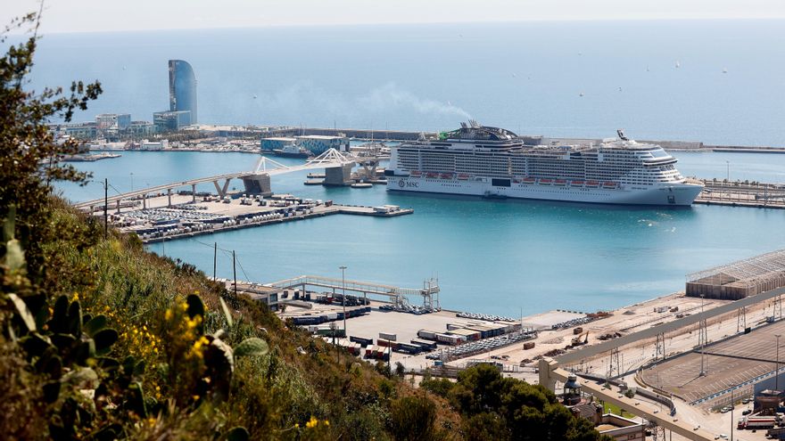 Atraca en Barcelona el primer crucero internacional desde el inicio de la covid