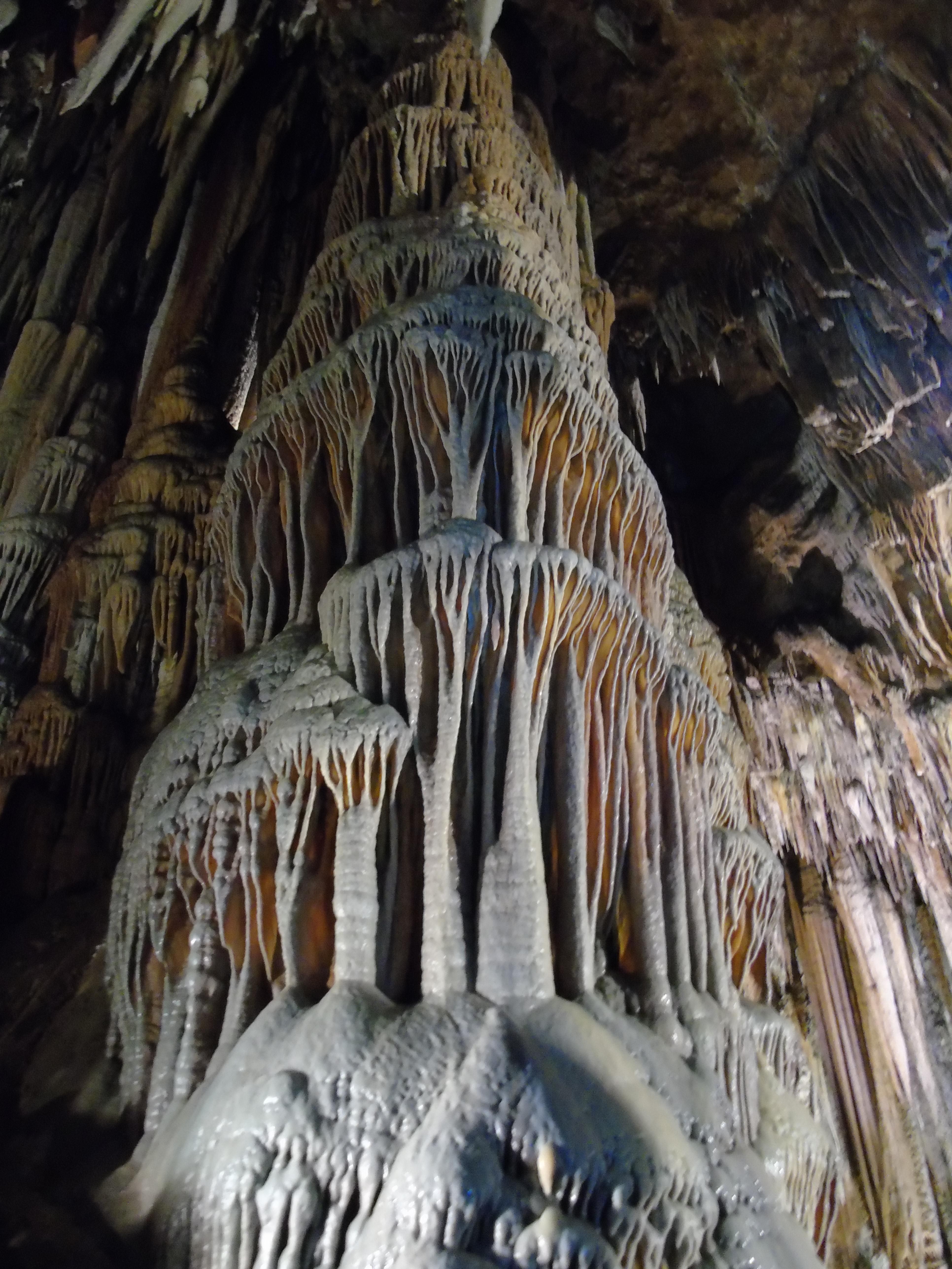 Formación rocosa de las cuevas de Valporquero