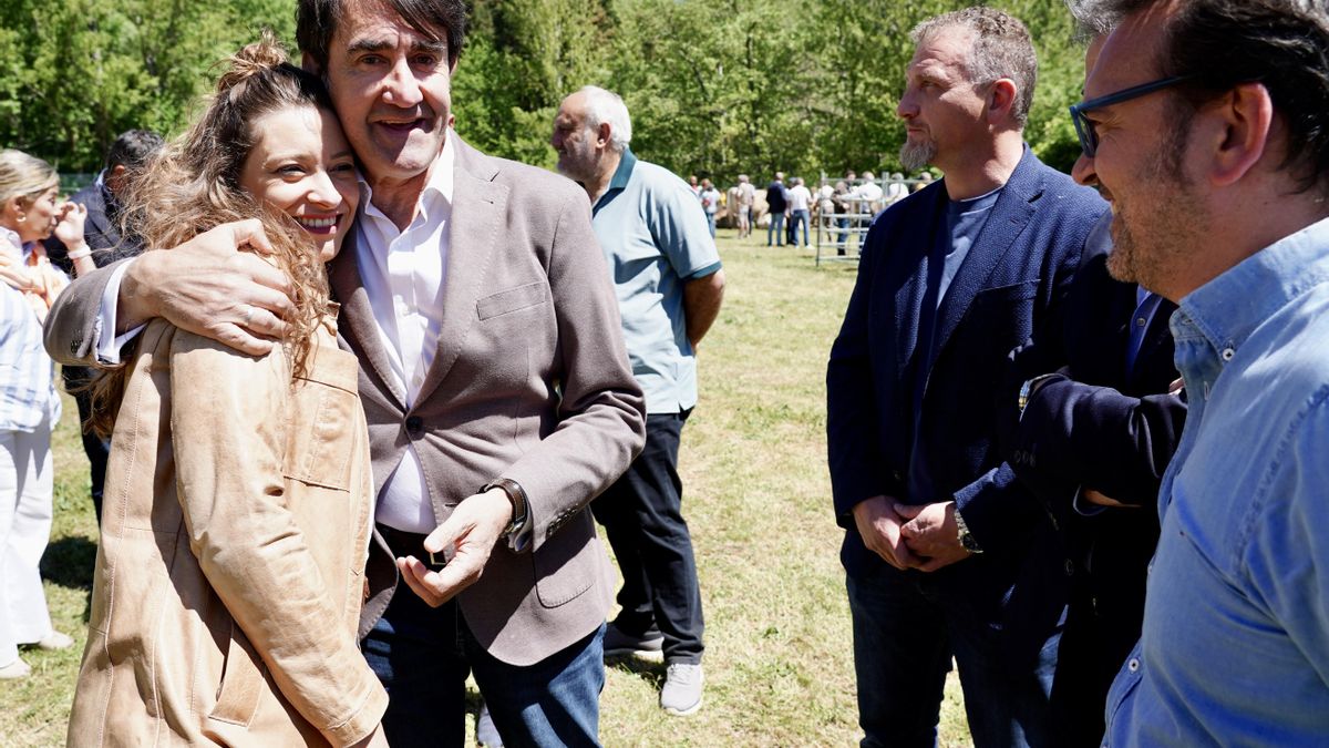 El PP hace campaña a las europeas en la Feria de la Raza Parda de Montaña.