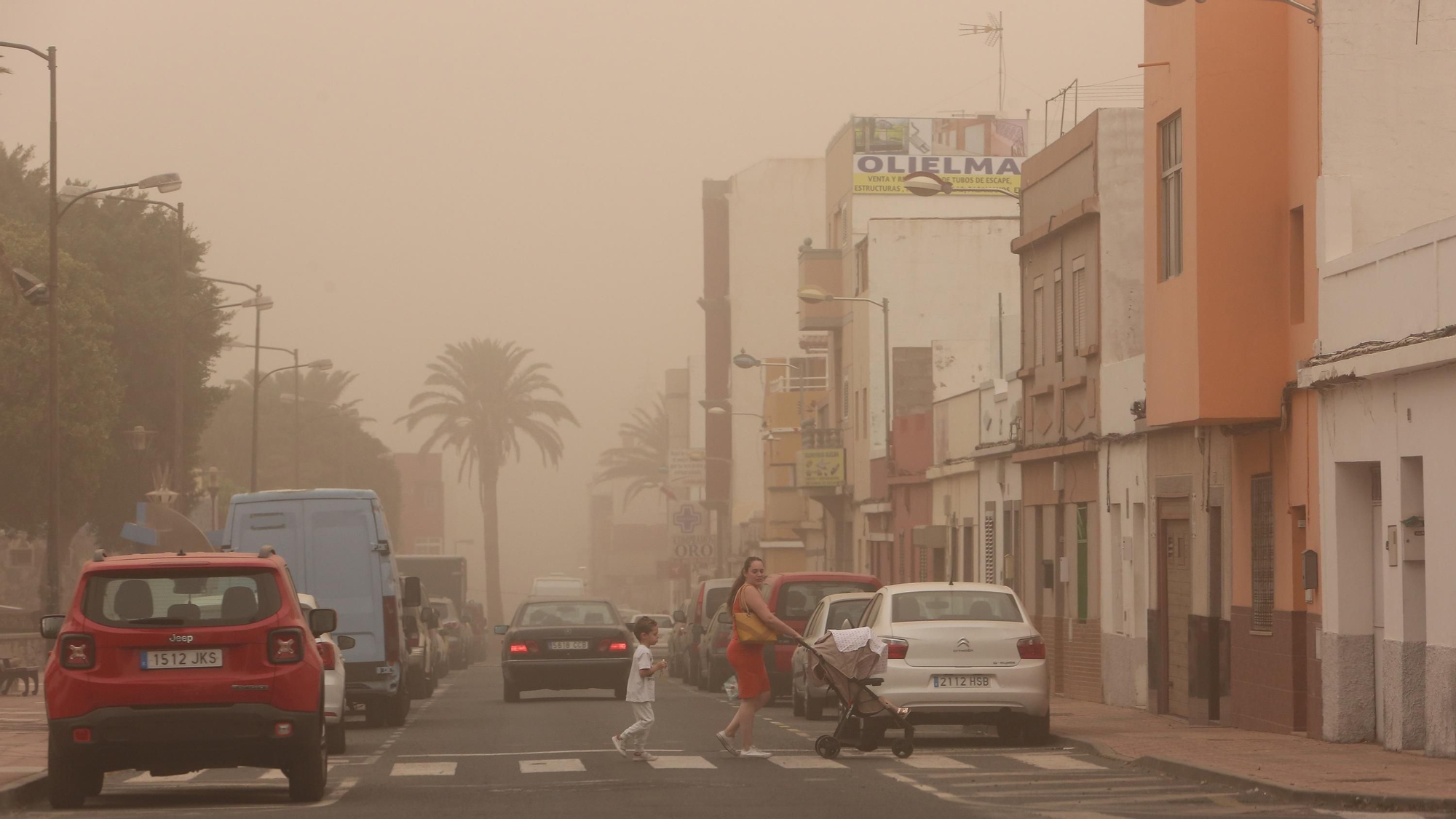 Efectos de la calima en Vecindario.