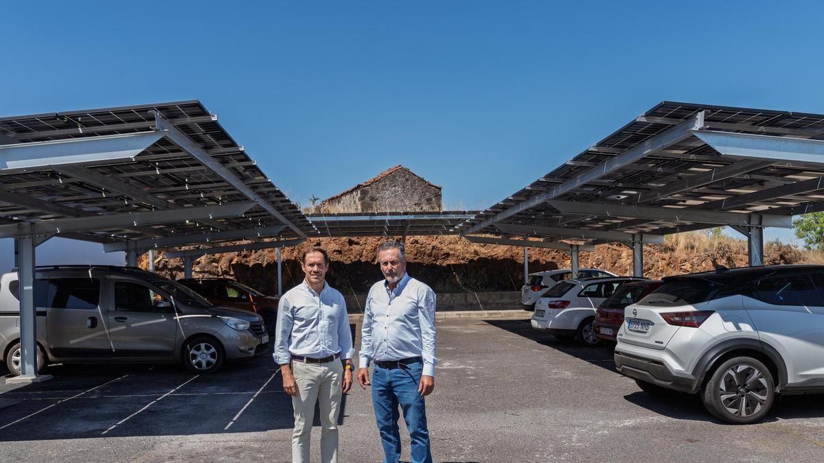 Transición instala en una marquesina una planta fotovoltaica para  autoconsumo  del Centro de Mayores de Puntagorda