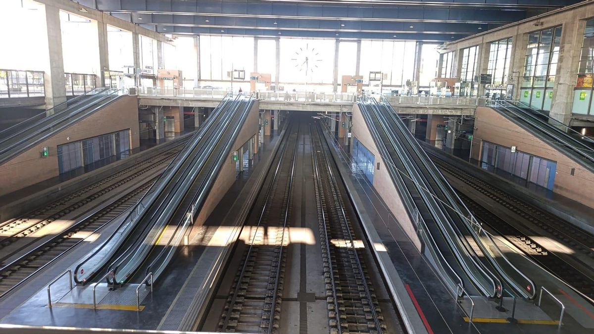 La estación de trenes Córdoba - Julio Anguita sin trenes a primera hora de la tarde de este miércoles 28 de octubre.