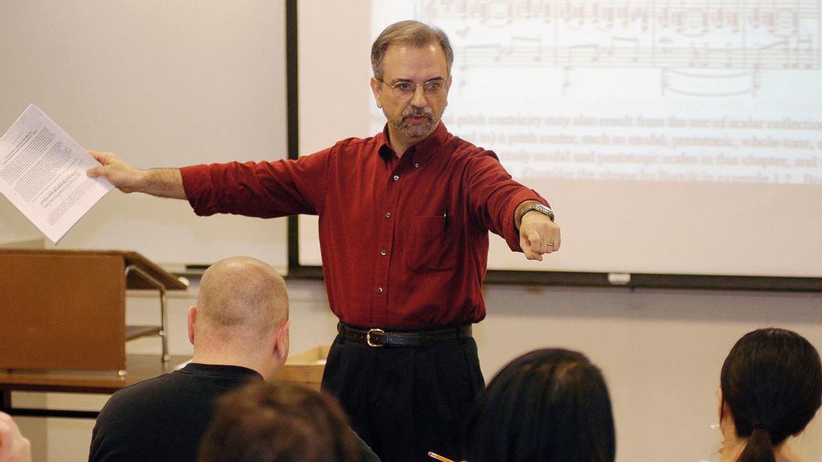 El compositor eivissenc, en una de les seves classes