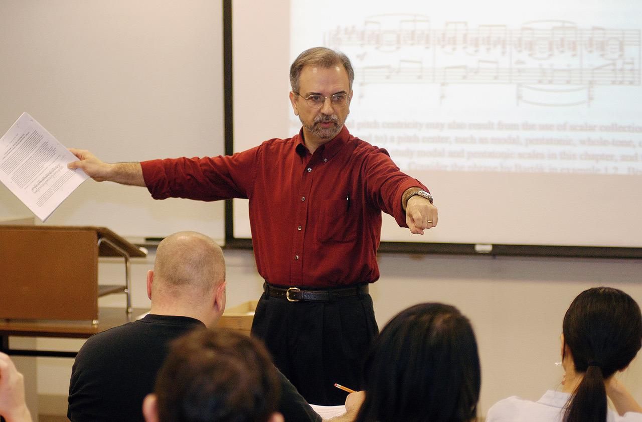 El compositor ibicenco, en una de sus clases