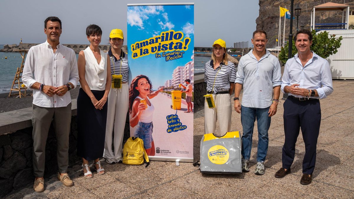 Transición Ecológica y Ecoembes presenta en La Palma una campaña para promover el reciclaje de envases en playas y zonas de baño