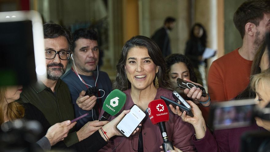 La portavoz de Más Madrid en la Asamblea de Madrid, Manuela Bergerot, atiende a los medios, en una imagen de archivo.